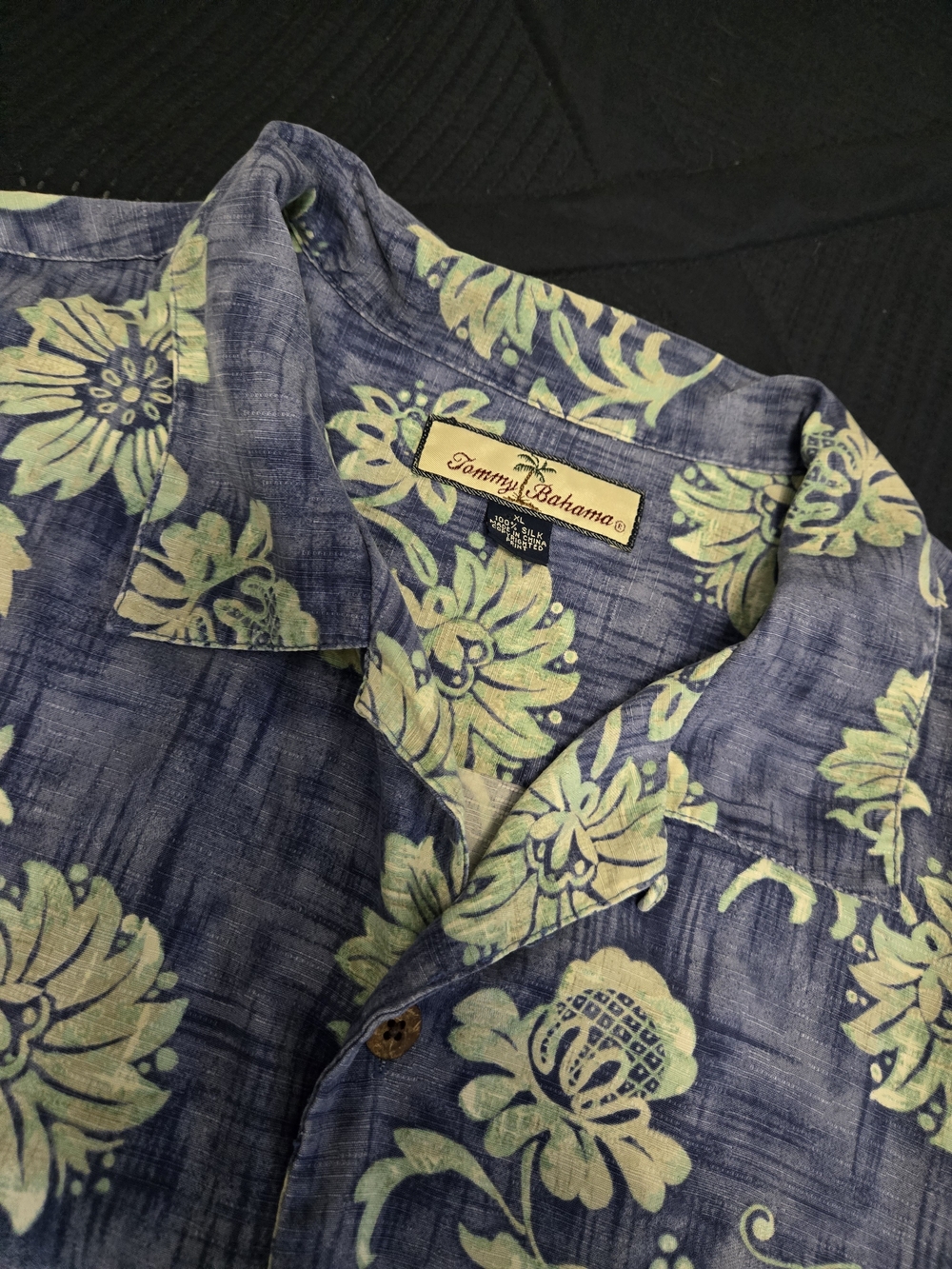 Tommy Bahama Blue Floral 100% Silk  Button-Up Shirt #603